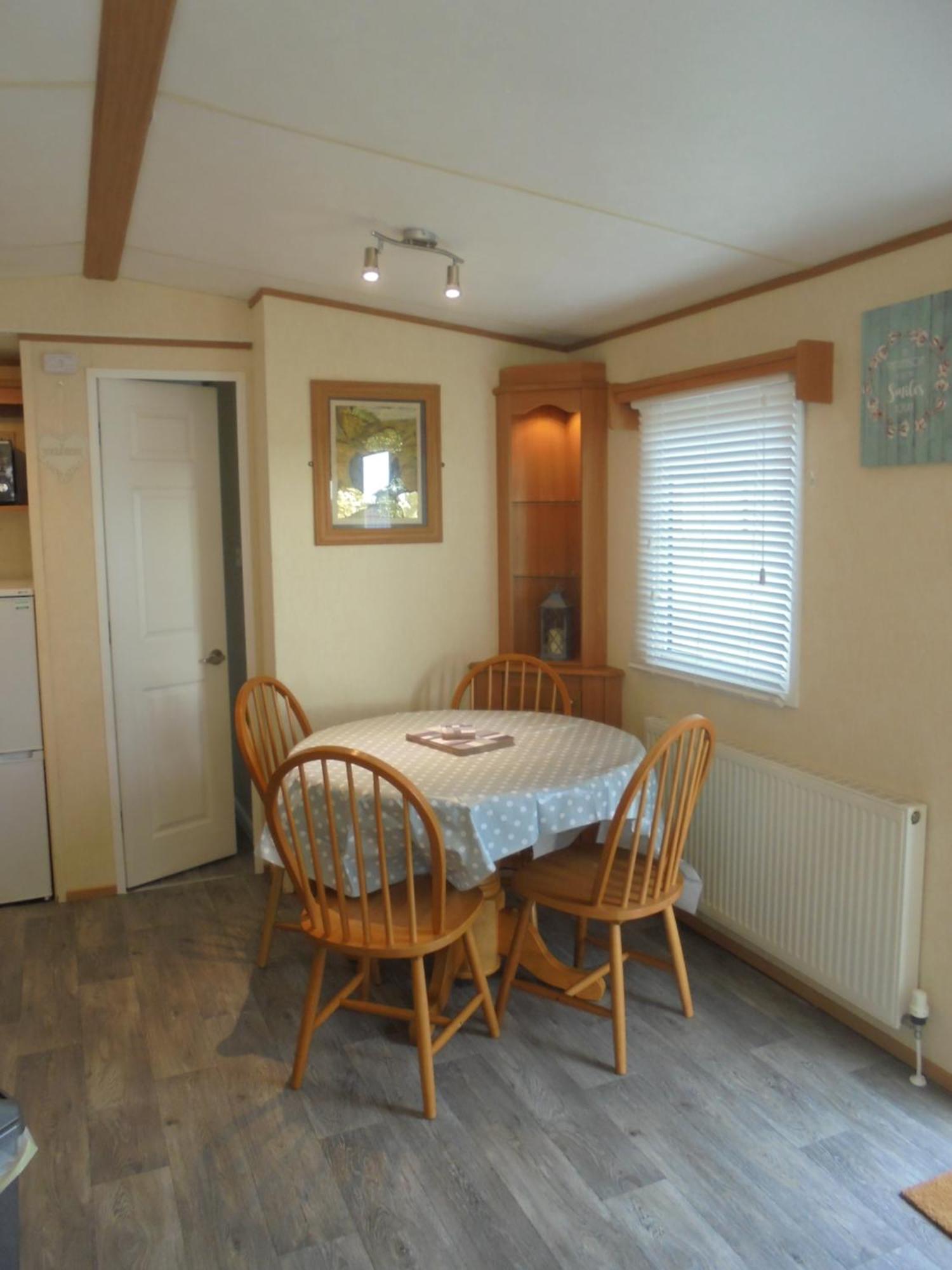 Modern 2 Bedroom Static Caravan - Lyons Kingsley Holiday Park - Pensarn, Abergele - Pet Friendly Esterno foto